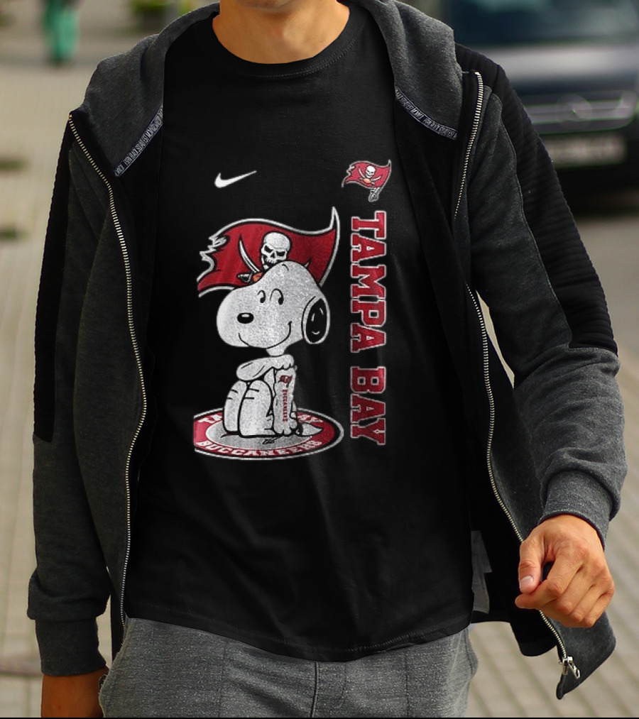 Tampa Bay Buccaneers Snoopy Football Memories Peanuts Collaboration T-Shirt