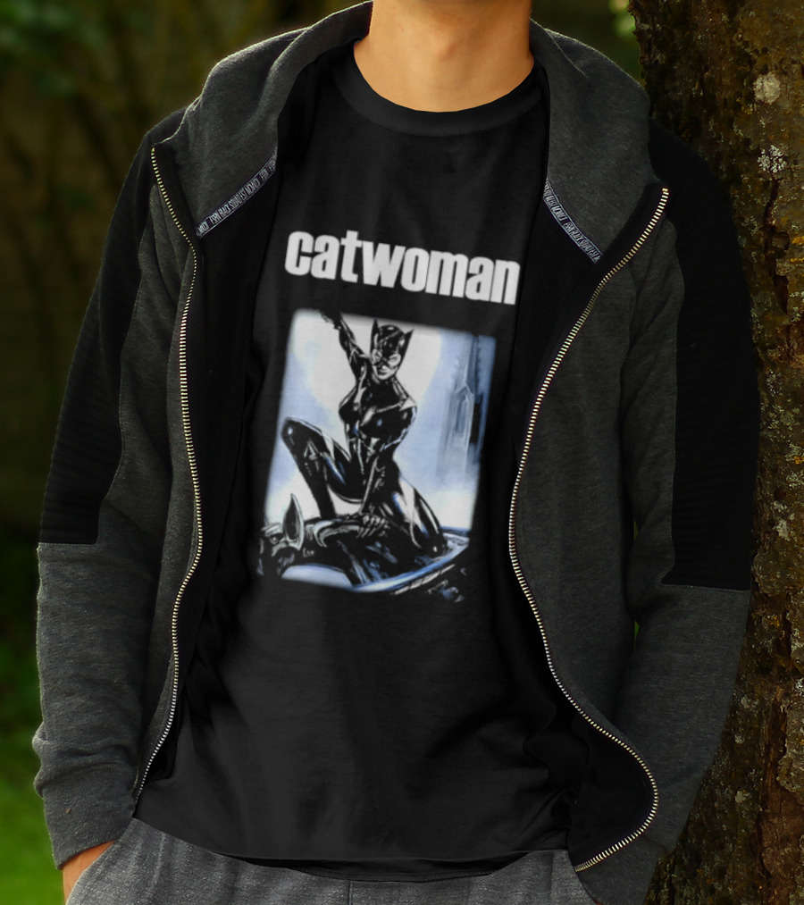 Catwoman Selina Kyle DC Comics Gotham Stealth Pose T-Shirt