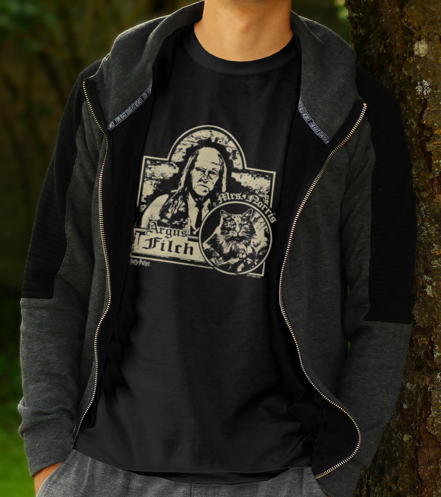 Mr. Argus Filch Và Mrs. Norris Witch World Caretaker And Cat T-Shirt