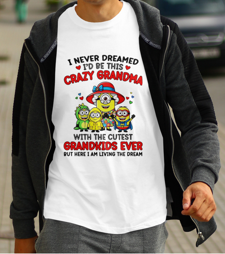 I Never Dreamed I'd Be This Crazy Grandma With The Cutest Grandkids Ever Minion T-Shirt