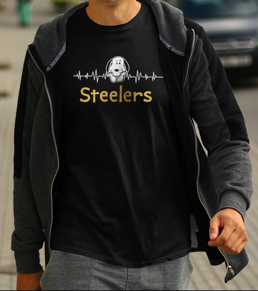 Pittsburgh Steelers Peanuts Snoopy Heartbeat This Nurse Loves Her T-Shirt