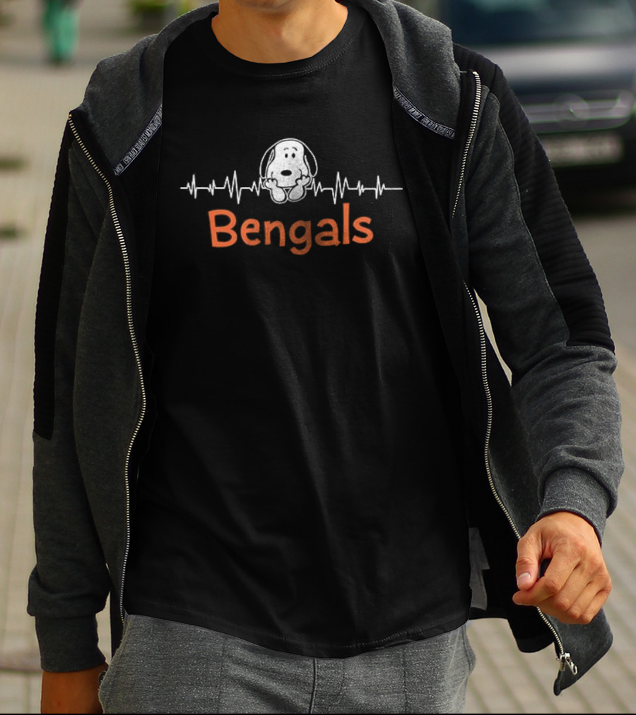 Cincinnati Bengals Peanuts Snoopy Nurse Heartbeat Bengals T-Shirt