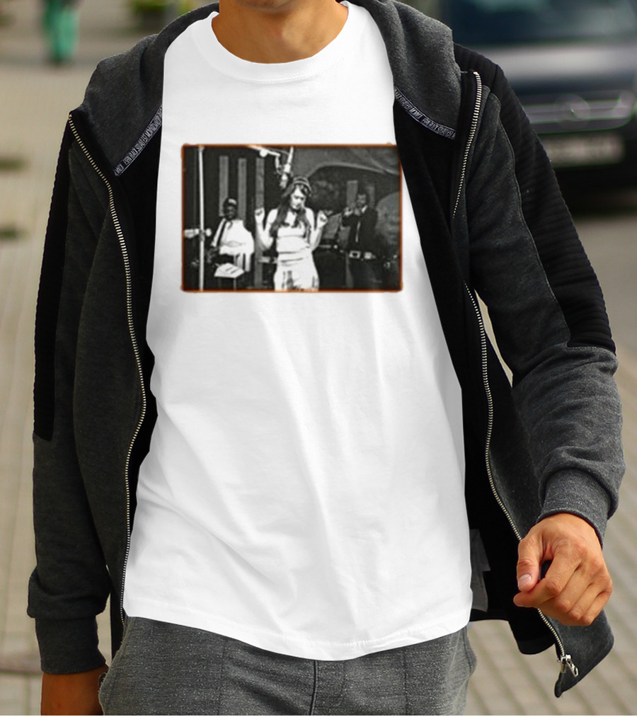 Sienna Spiro Visitor Studio Retro Black And White Music Scene T-Shirt