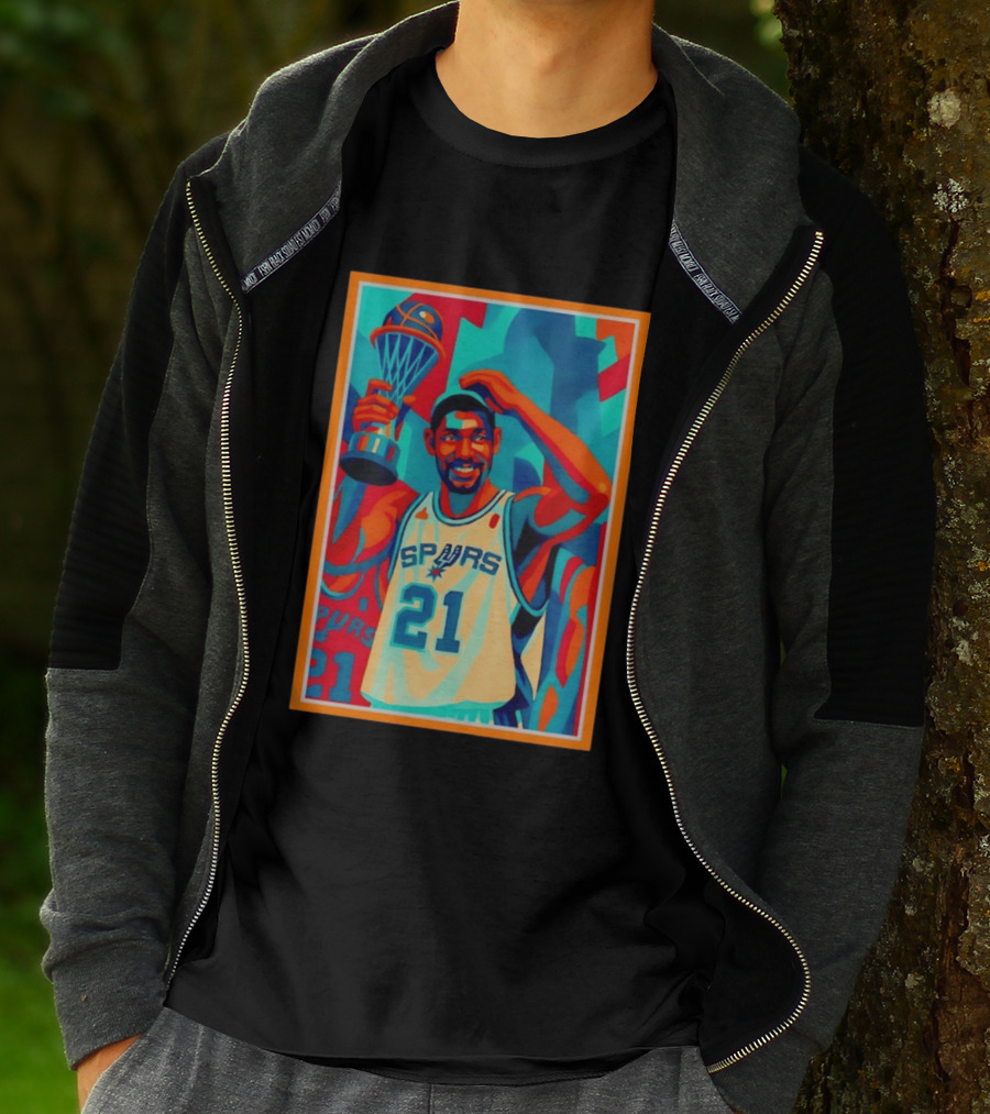 Tim Duncan San Antonio Spurs 21 Holding Trophy Victory Celebration T-Shirt