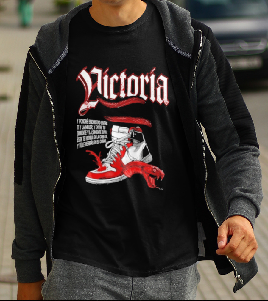 Victoria Y Pondré Enemistad Entre Ti Y La Mujer Simiente Suya Sneaker Serpent T-Shirt