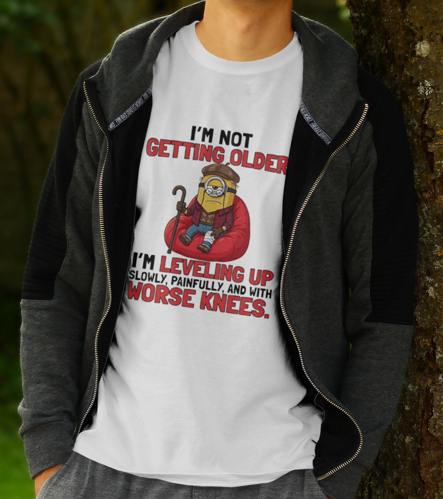 I'm Not Getting Older I'm Leveling Up Slowly Painfully And With Worse Knees Minions T-Shirt