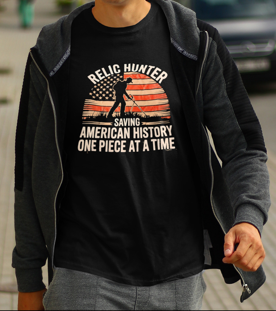 Relic Hunter Saving American History One Piece At A Time With Patriotic Flag And Metal Detector T-Shirt