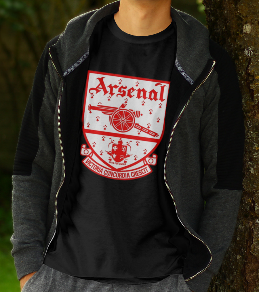 Arsenal FC Crest Deus Per Omnia Victoria Concordia Crescit T-Shirt