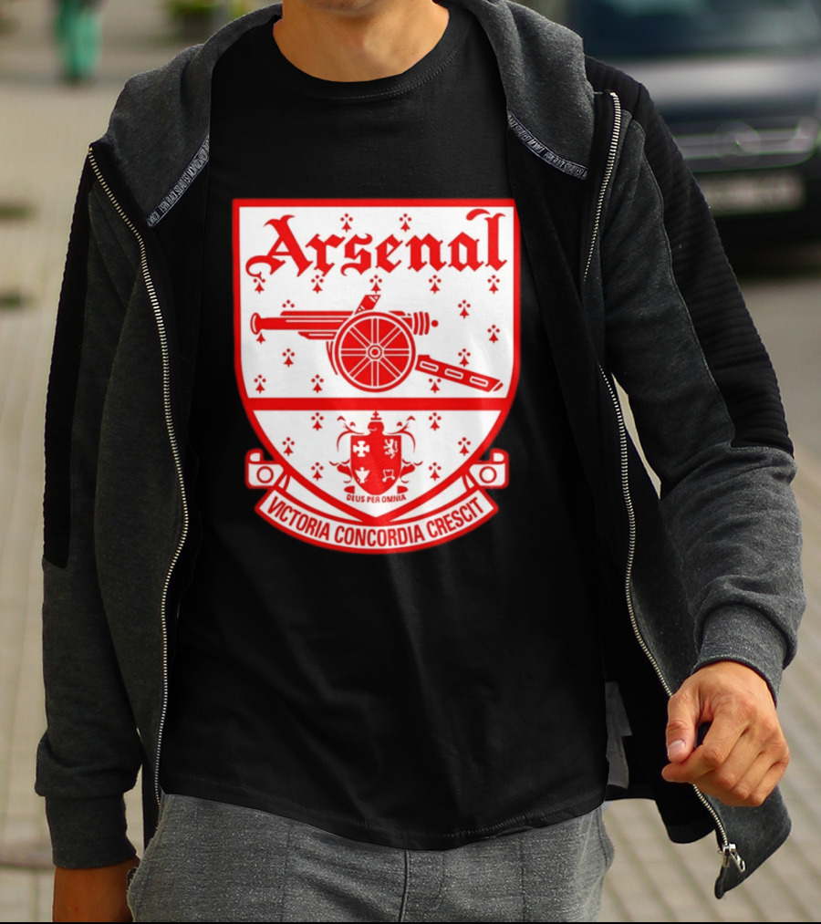 Arsenal FC Crest Deus Per Omnia Victoria Concordia Crescit T-Shirt