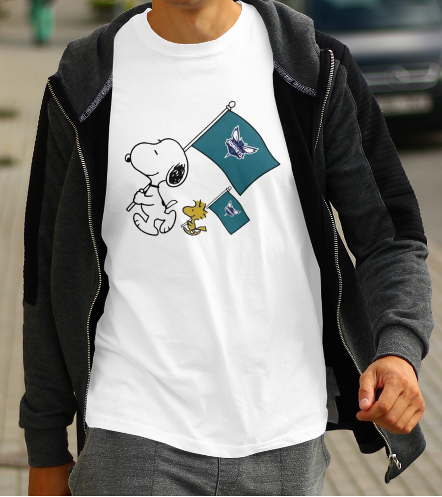 Snoopy And Woodstock Charlotte Hornets Flag Display T-Shirt