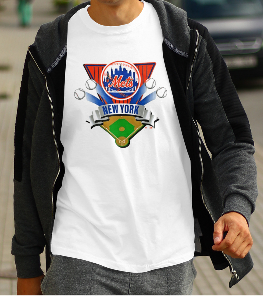 New York Mets Baseball Diamond Skyline And Bats T-Shirt