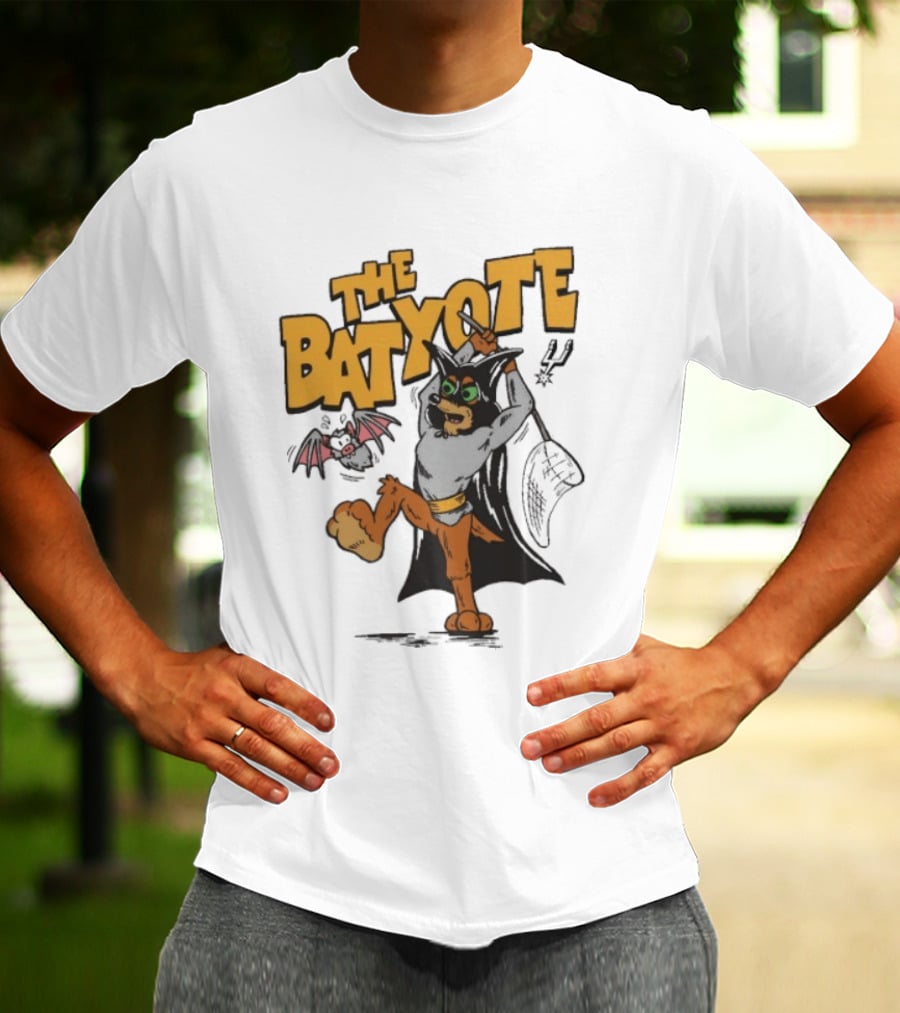 San Antonio Spurs The Batyote Character With Cape And Bat T-Shirt