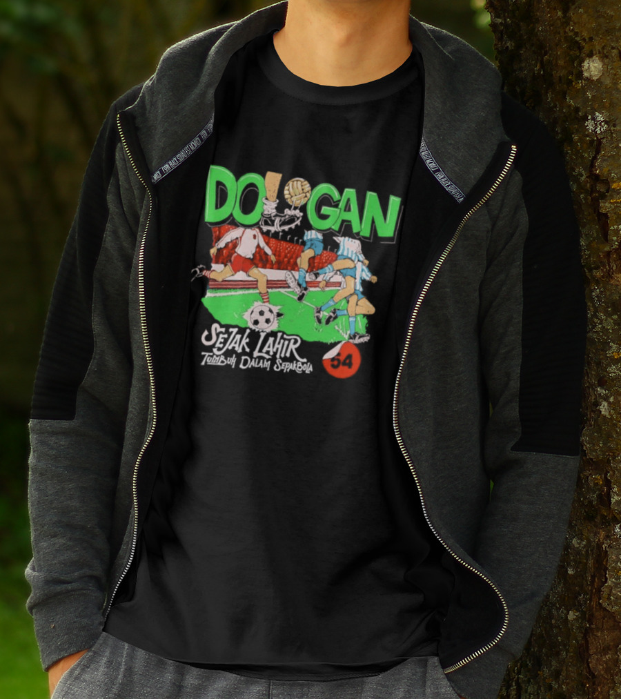 Dologan FC Sejak Lahir Tumbuh Dalam Sepakbola Retro Football Players And Field T-Shirt