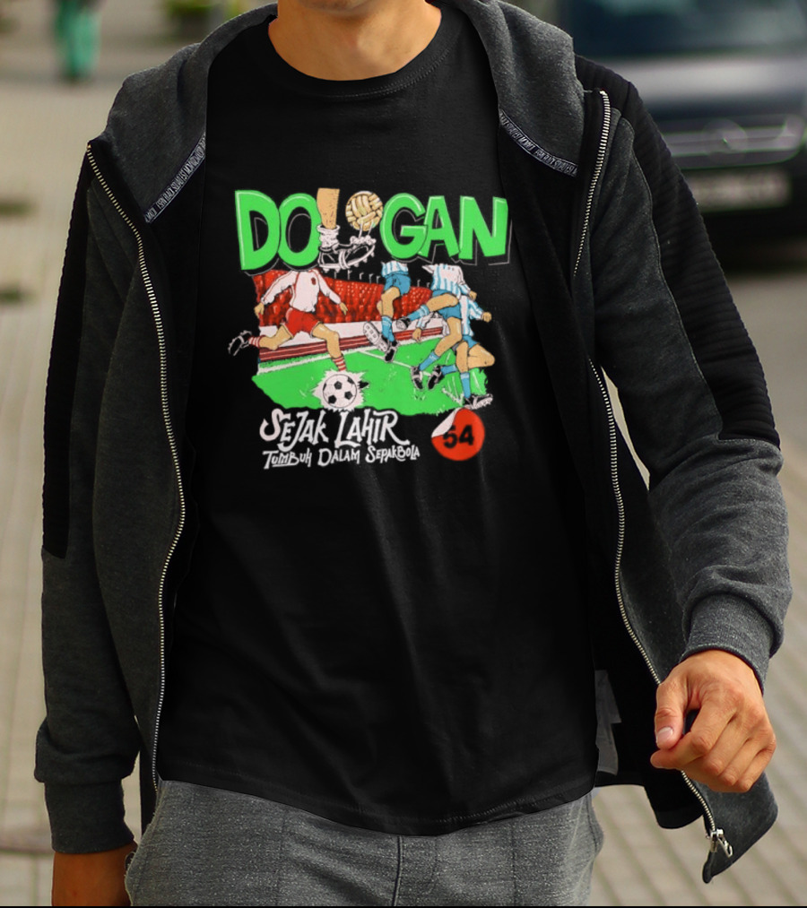 Dologan FC Sejak Lahir Tumbuh Dalam Sepakbola Retro Football Players And Field T-Shirt