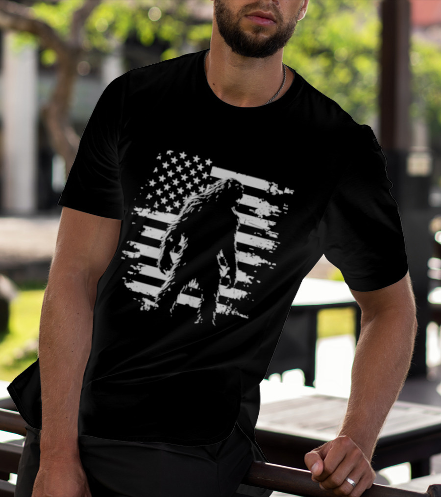 Bigfoot Sasquatch American Flag Independence Day Stars And Stripes T-Shirt