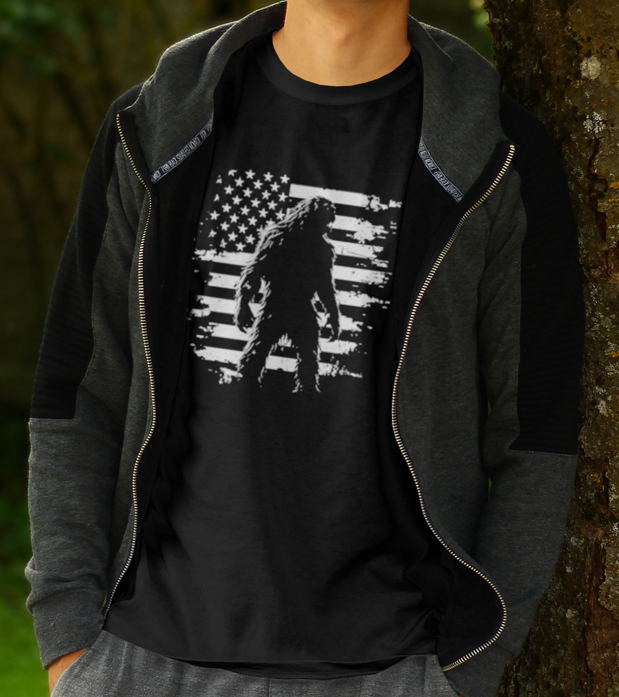 Bigfoot Sasquatch American Flag Independence Day Stars And Stripes T-Shirt