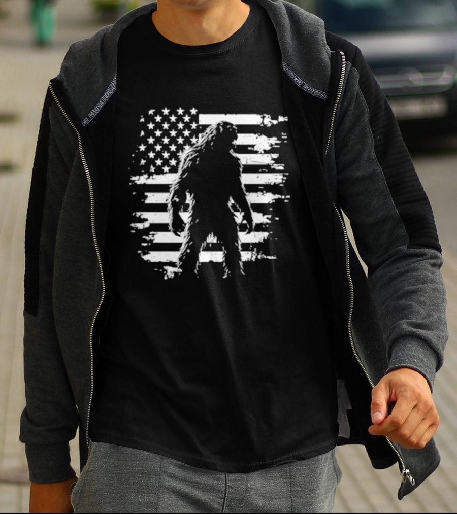 Bigfoot Sasquatch American Flag Independence Day Stars And Stripes T-Shirt