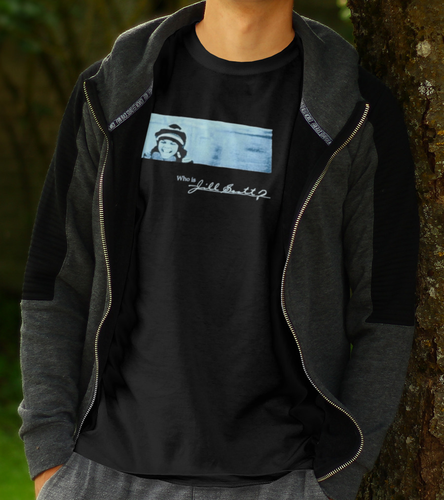 Jill Scott Smiling With Beanie And Scarf T-Shirt