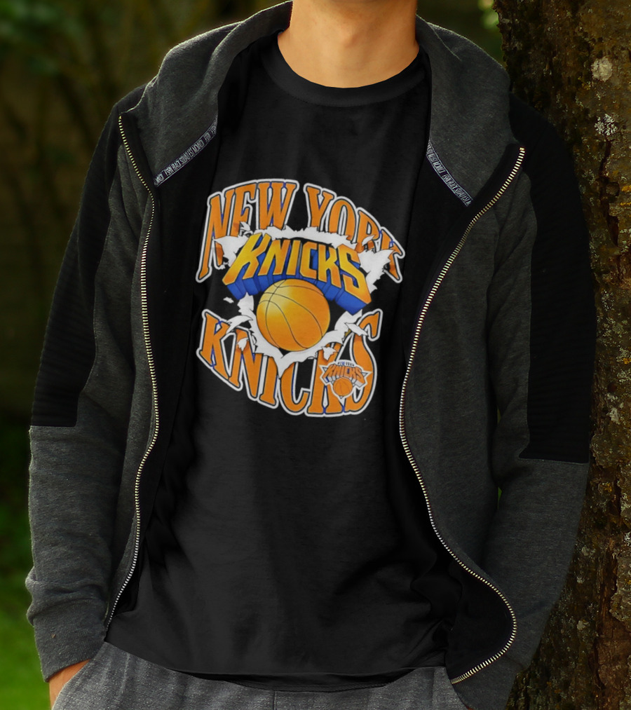 New York Knicks Bursting Basketball Knicks T-Shirt