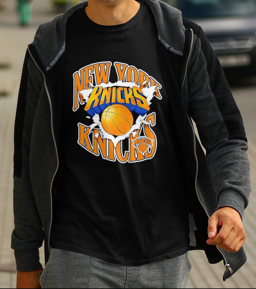 New York Knicks Bursting Basketball Knicks T-Shirt