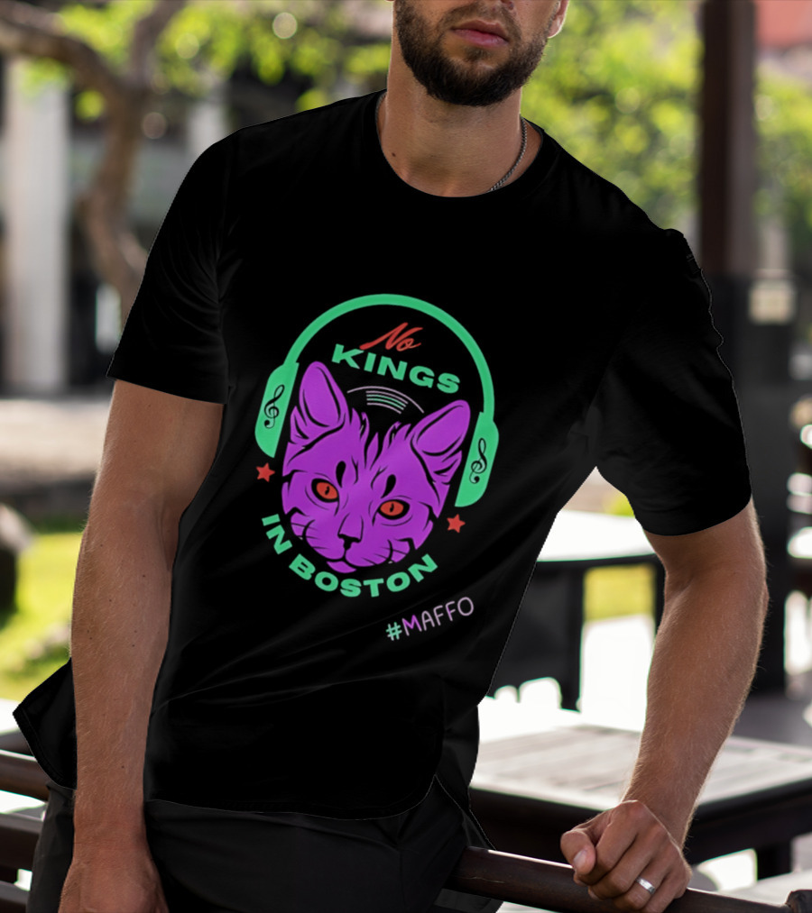 No Kings In Boston Cat With Headphones #Maffo T-Shirt