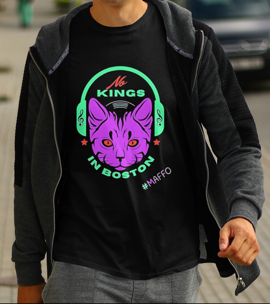 No Kings In Boston Cat With Headphones #Maffo T-Shirt