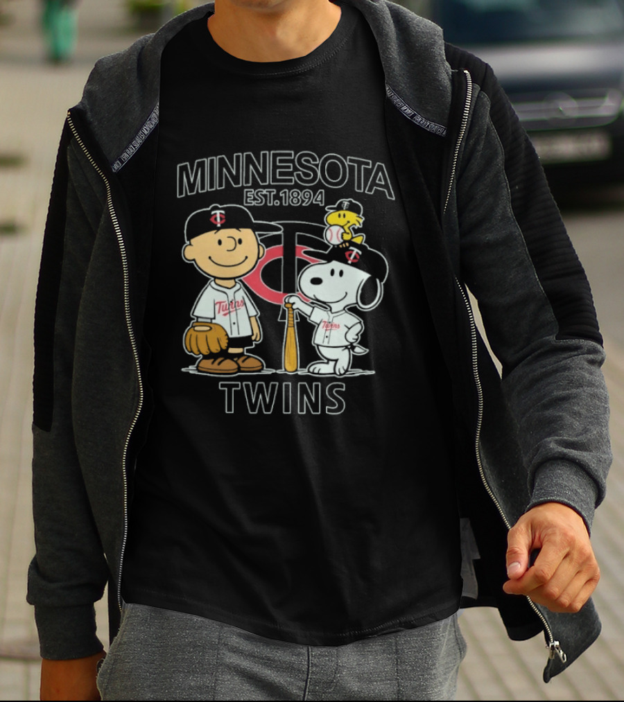 Minnesota Twins Est 1894 Snoopy Peanuts Baseball Charlie Brown Woodstock T-Shirt