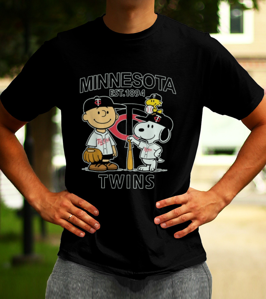 Minnesota Twins Est 1894 Snoopy Peanuts Baseball Charlie Brown Woodstock T-Shirt