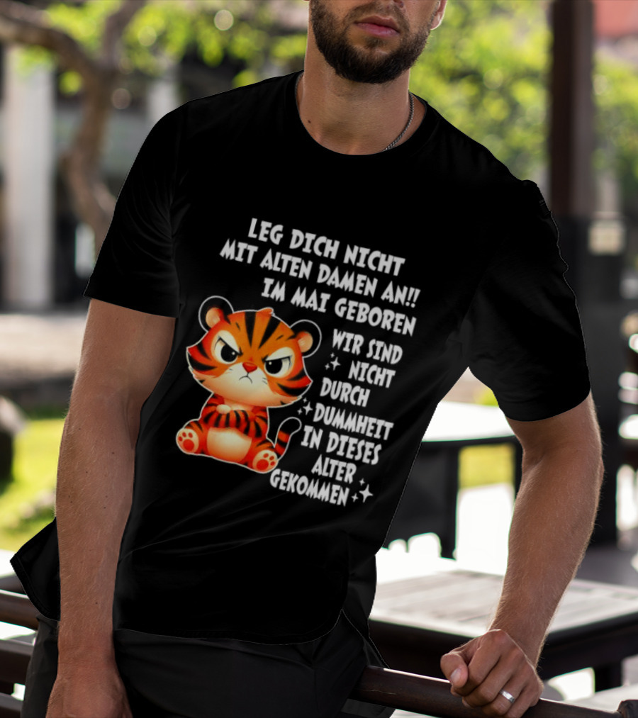 Leg Dich Nicht Mit Alten Damen An Im Mai Geboren Tiger T-Shirt
