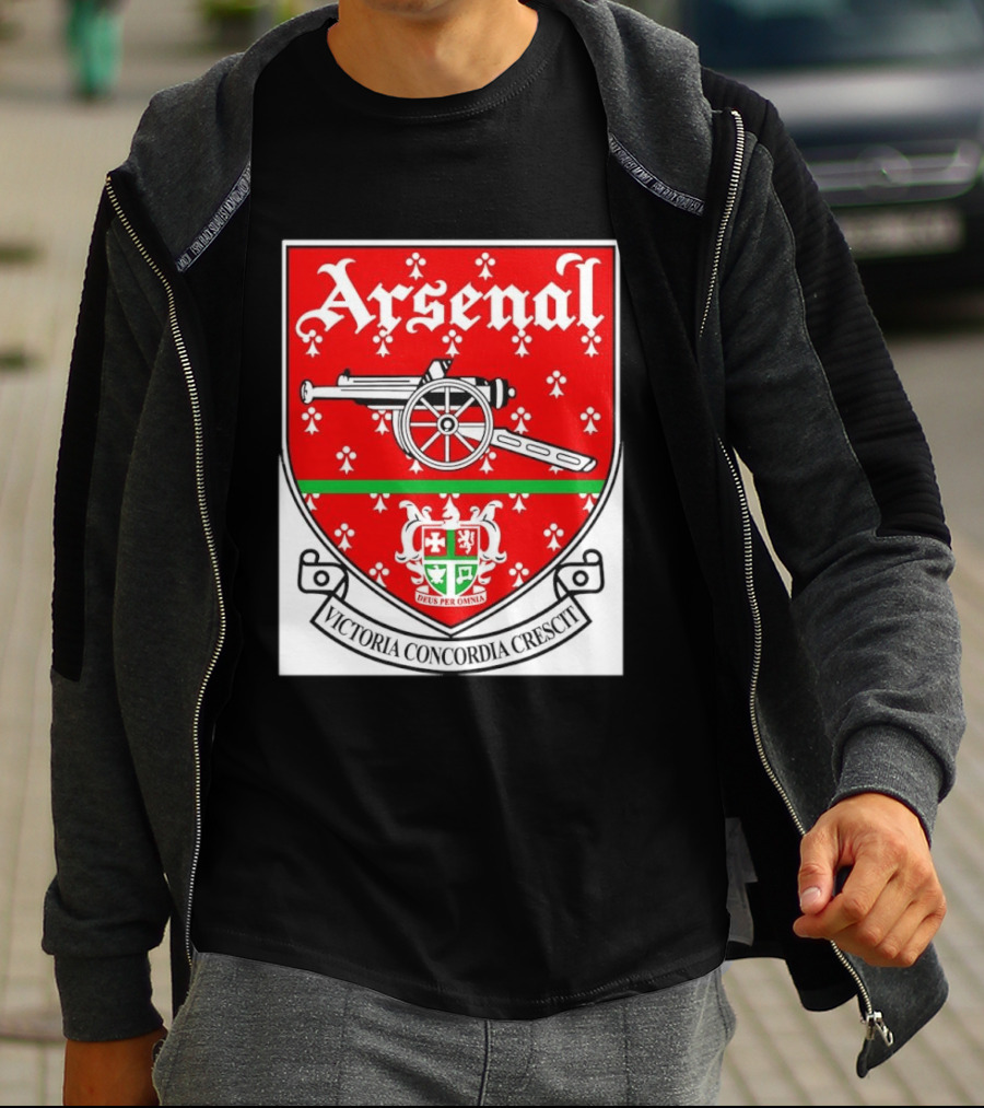 Arsenal FC Victoria Concordia Crescit Deus Per Omnia Crest Featuring Classic Cannon And Shield T-Shirt