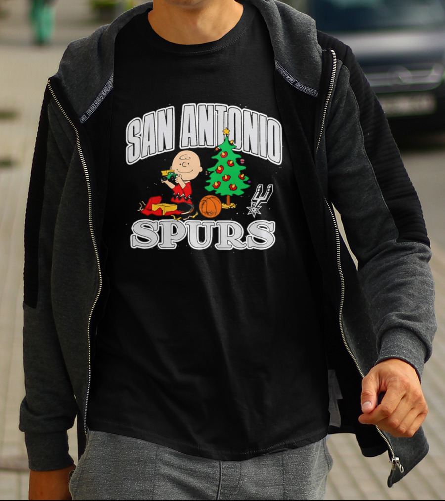 San Antonio Spurs Peanuts Charlie Brown Christmas Tree T-Shirt