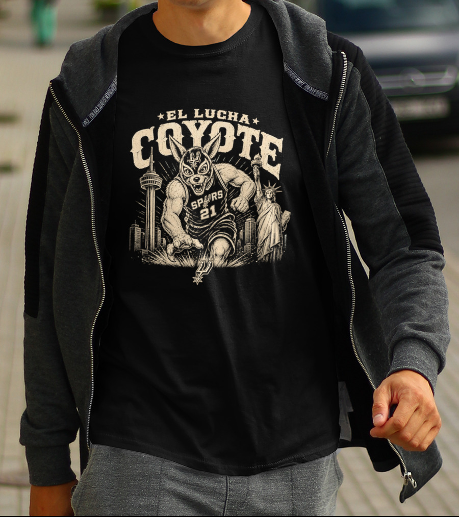 El Lucha Coyote Spurs 21 San Antonio Tower Liberty Statue T-Shirt