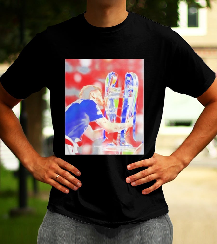 Khvicha Kvaratskhelia PSG UEFA Champions League Trophy Celebration T-Shirt