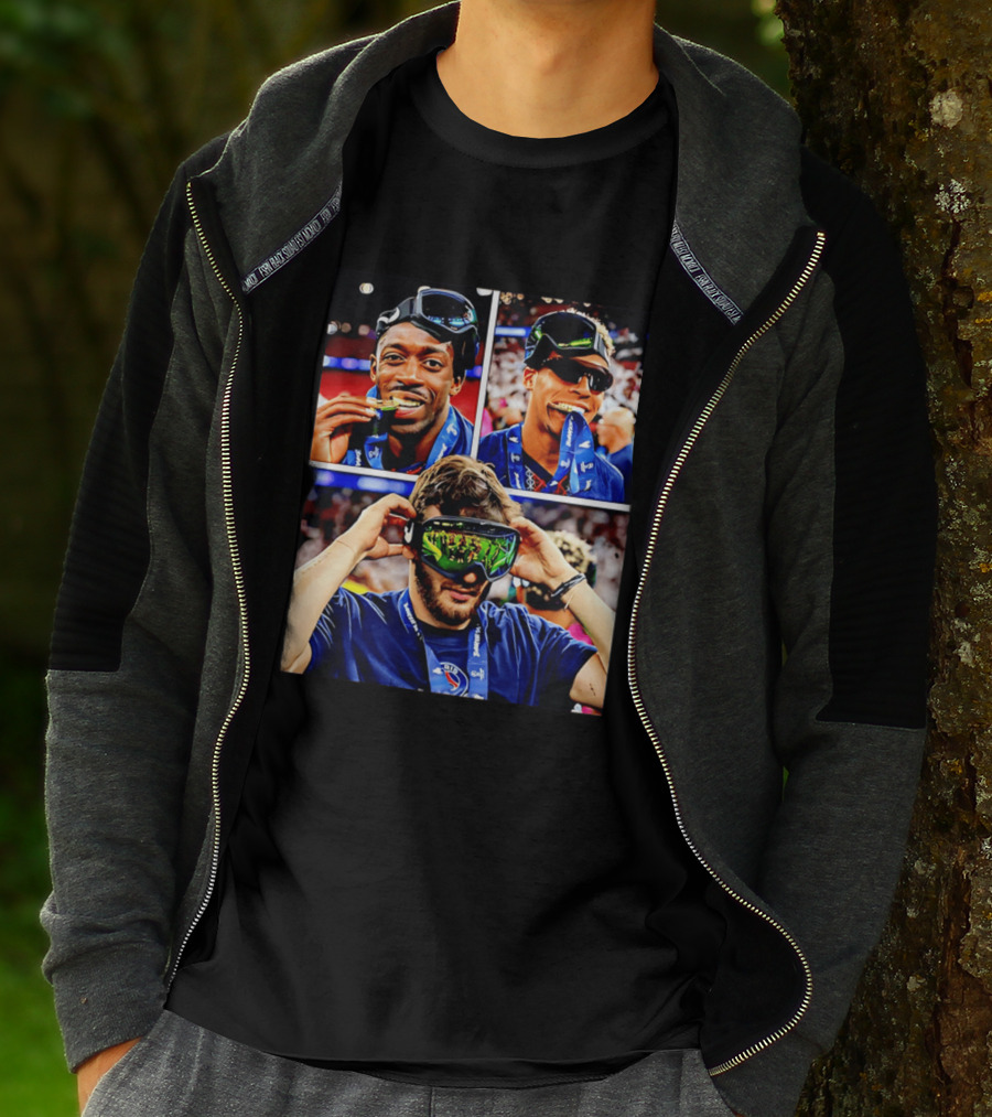 Paris Saint Germain Champions Celebration With Medals And Goggles T-Shirt