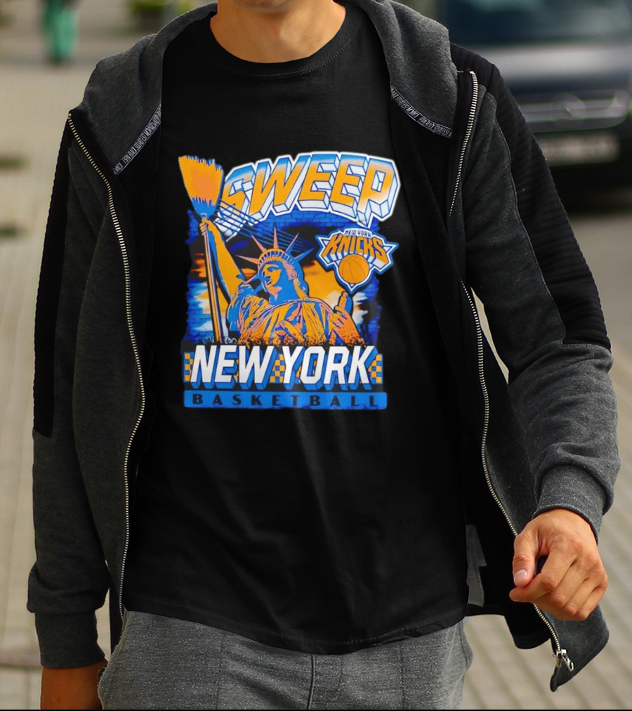 Sweep New York Knicks Basketball Statue Of Liberty T-Shirt