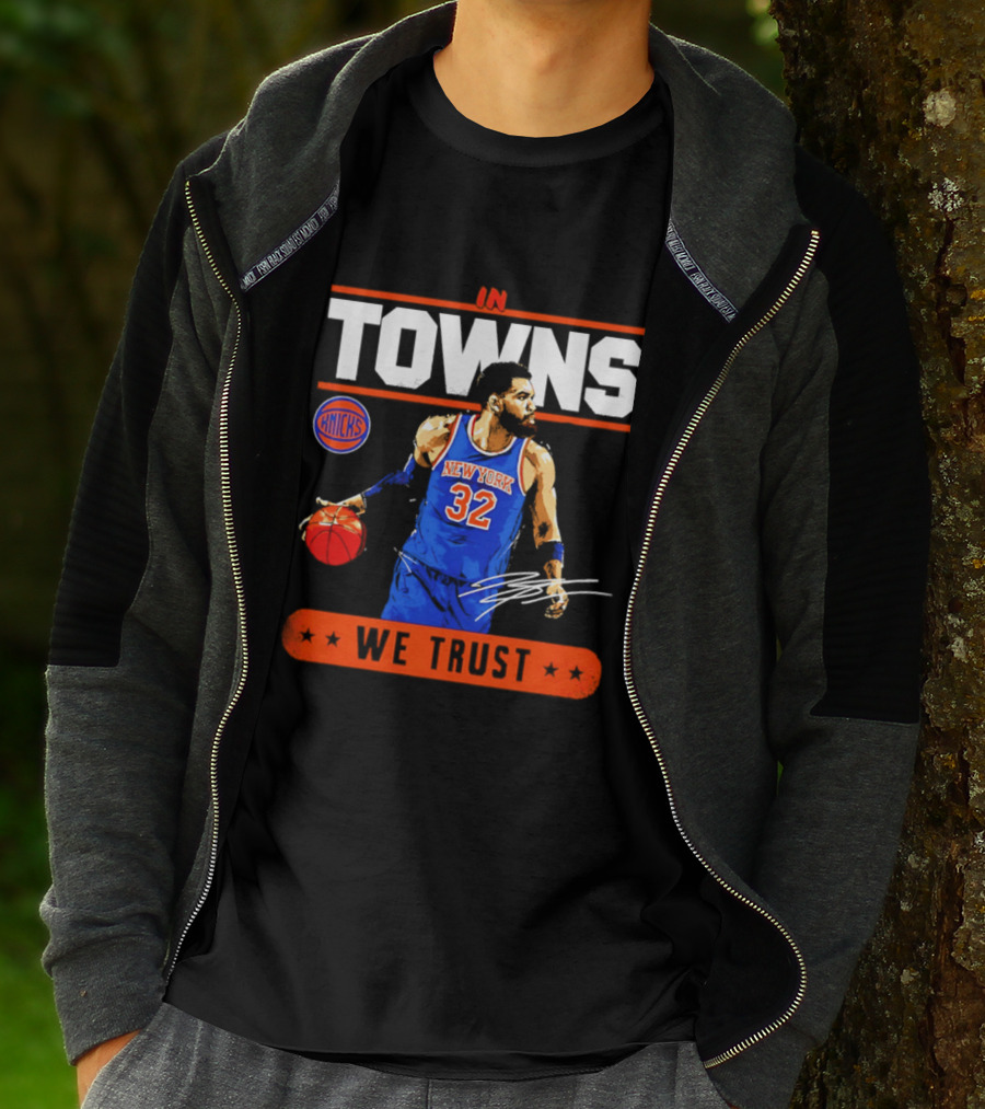 In Towns We Trust New York Knicks Basketball 32 T-Shirt