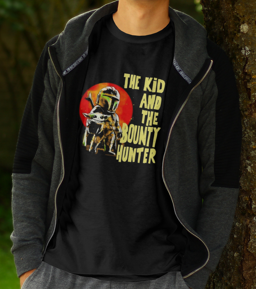 The Kid And The Bounty Hunter Grogu Din Djarin Star Wars Mandalorian Red Circle T-Shirt