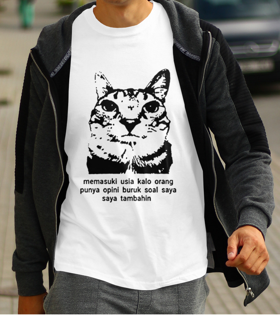 Memasuki Usia Kalo Orang Punya Opini Buruk Soal Saya Saya Tambahin Cat Wajah Kucing T-Shirt