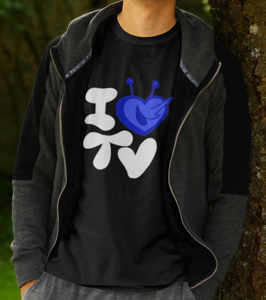 Paperboxmart I Love TV Blue Heart Antenna T-Shirt