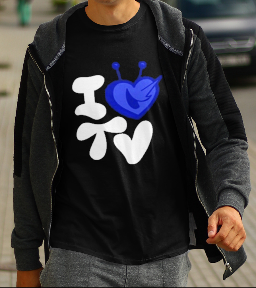 Paperboxmart I Love TV Blue Heart Antenna T-Shirt