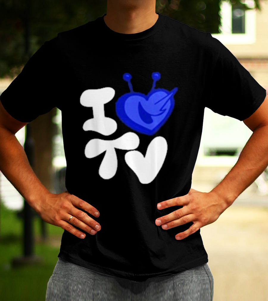 Paperboxmart I Love TV Blue Heart Antenna T-Shirt