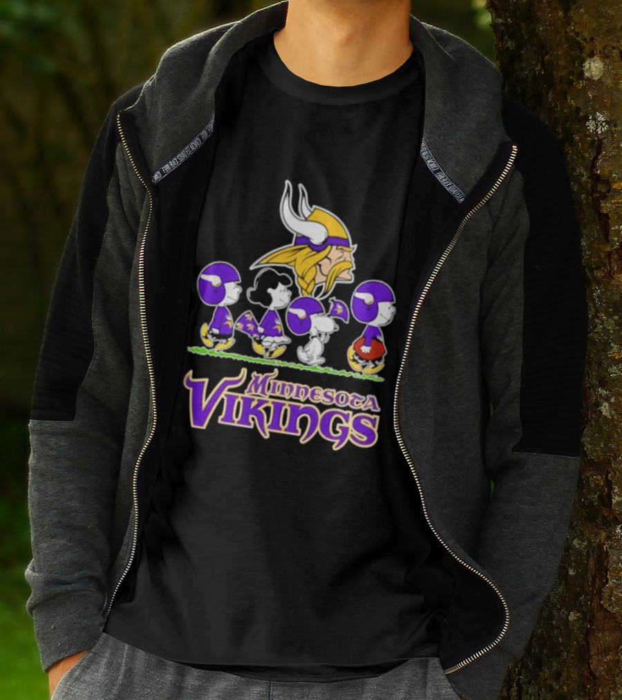 Peanuts Snoopy Minnesota Vikings Characters NFL Team Collaboration T-Shirt