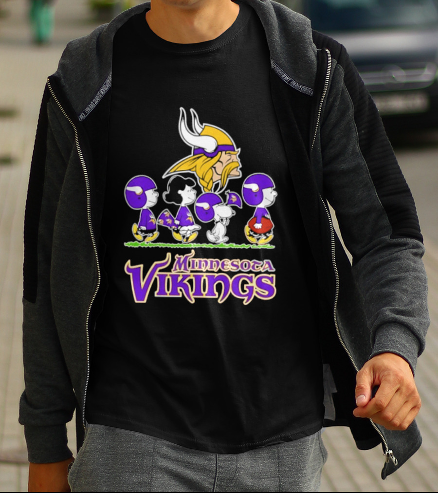 Peanuts Snoopy Minnesota Vikings Characters NFL Team Collaboration T-Shirt