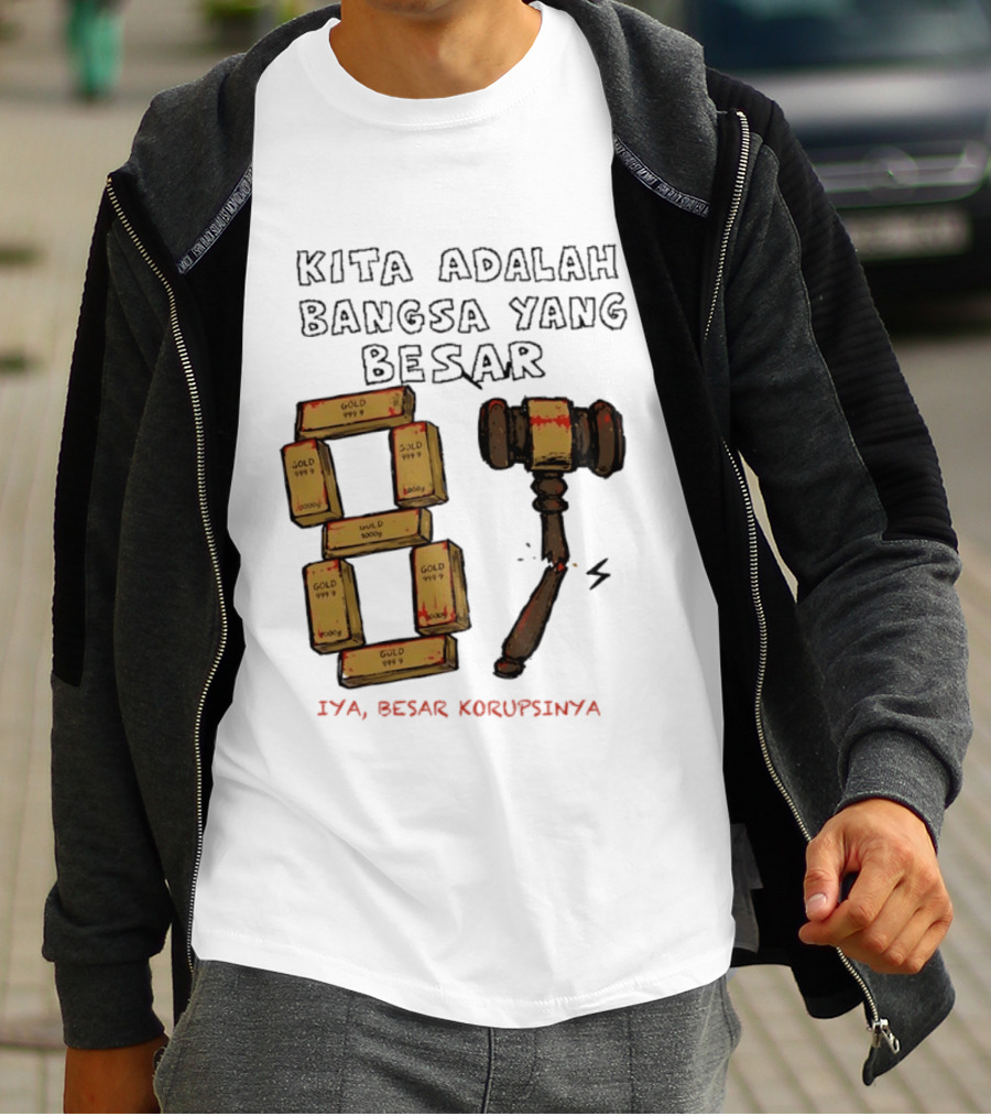 Kita Adalah Bangsa Yang Besar Iya Besar Korupsinya Gold Bars And Gavel T-Shirt