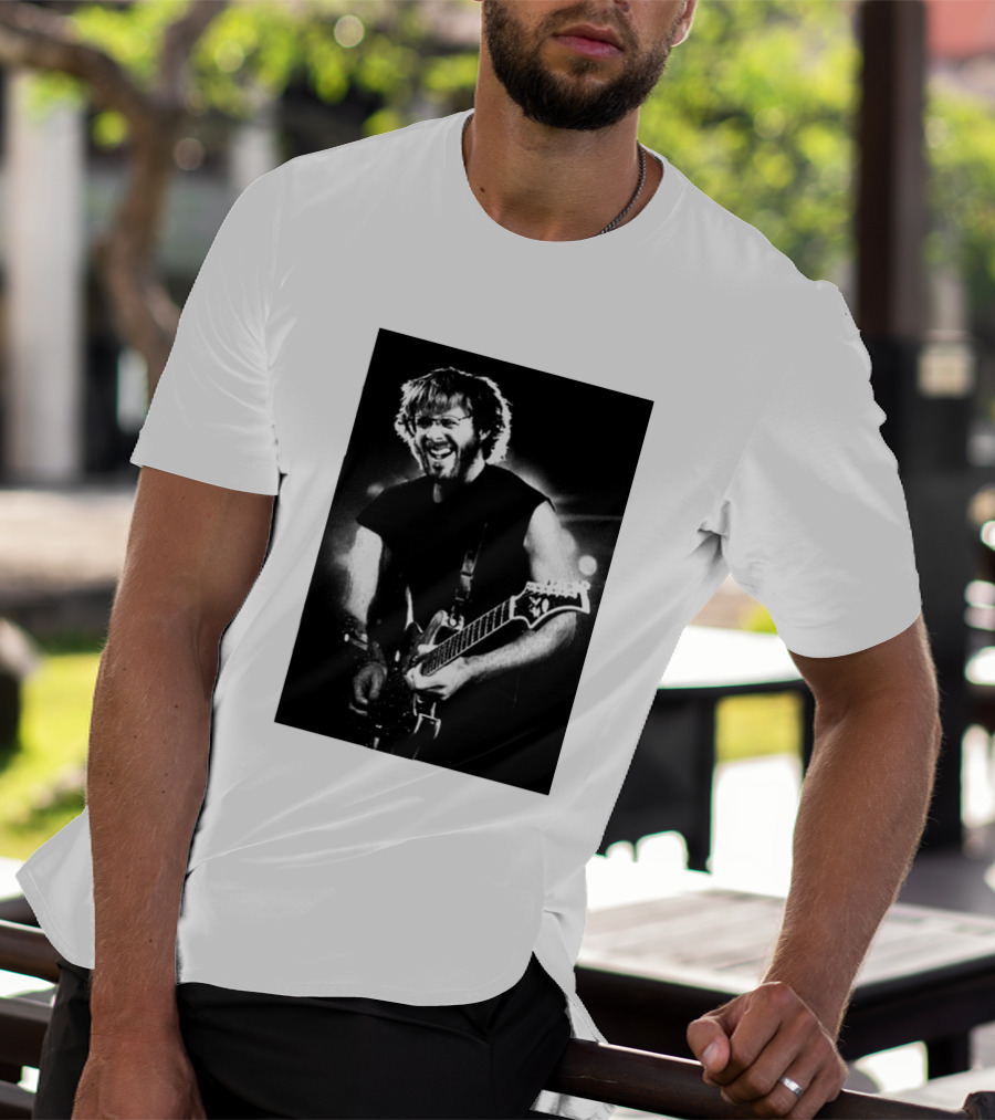 Phish Trey Anastasio Iconic Live Performance Guitarist Black And White Image T-Shirt