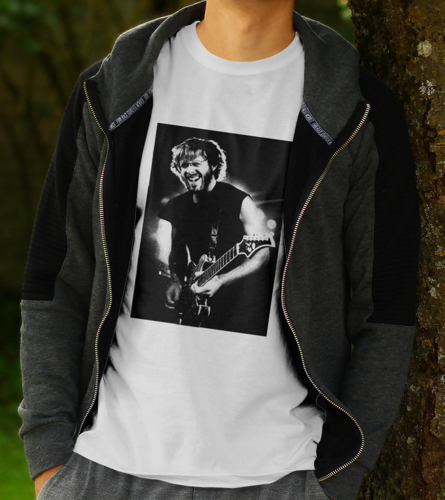 Phish Trey Anastasio Iconic Live Performance Guitarist Black And White Image T-Shirt
