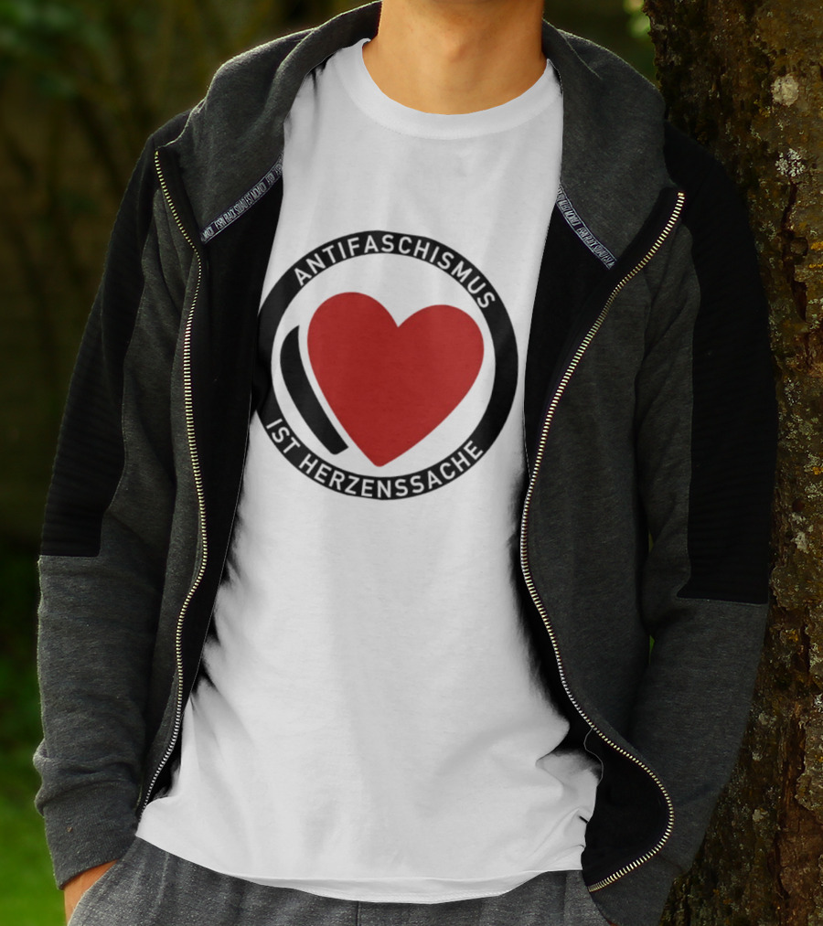 Antifaschismus Ist Herzenssache Symbol Rotes Herz Antifa T-Shirt