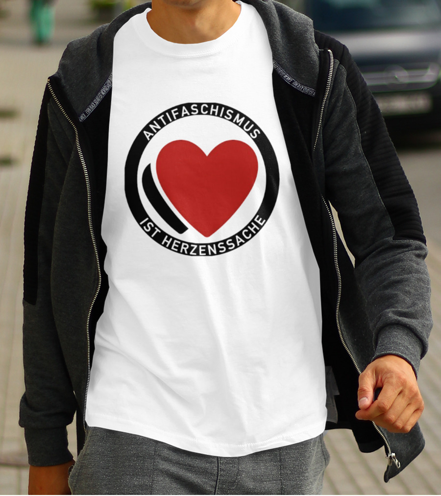 Antifaschismus Ist Herzenssache Symbol Rotes Herz Antifa T-Shirt