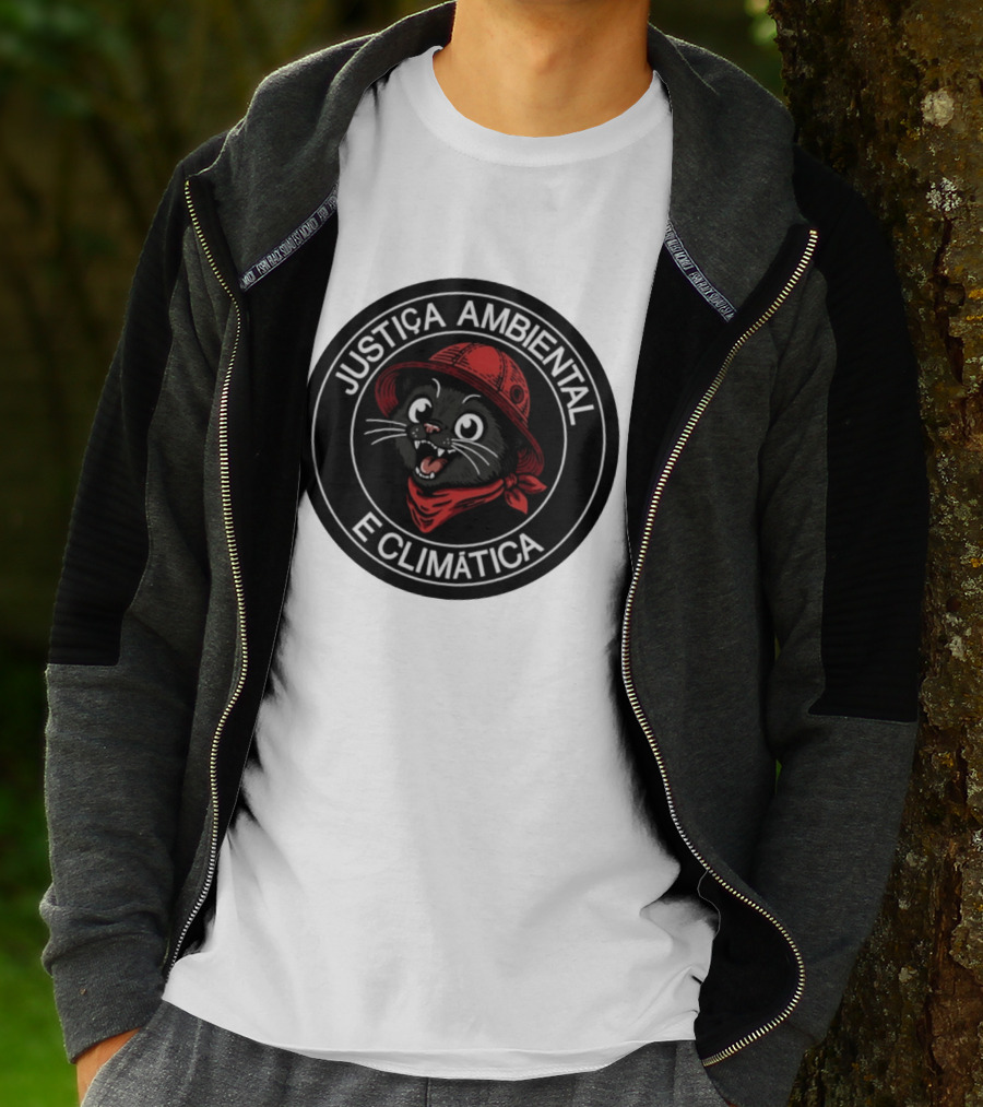 Justiça Ambiental E Climática Black Cat In Red Helmet And Bandana T-Shirt