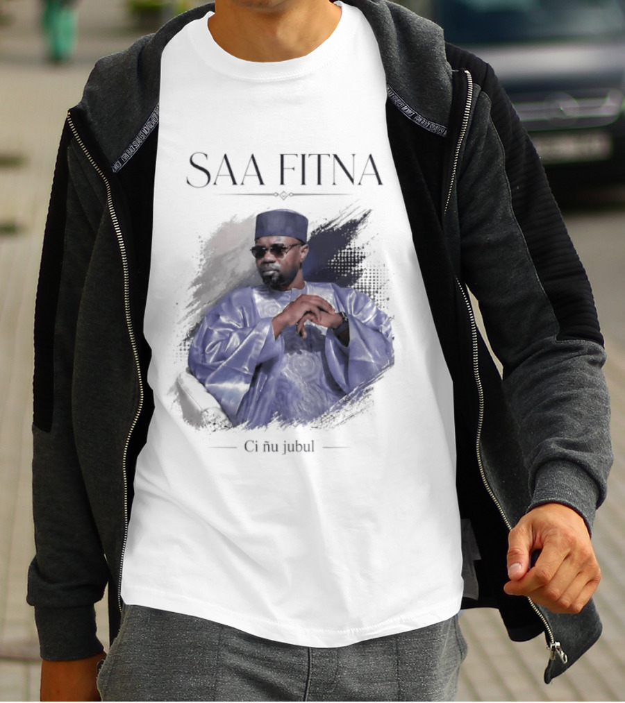 Saa Fitna Ci Nu Jubul Senegal Politics Blue Robe Man T-Shirt